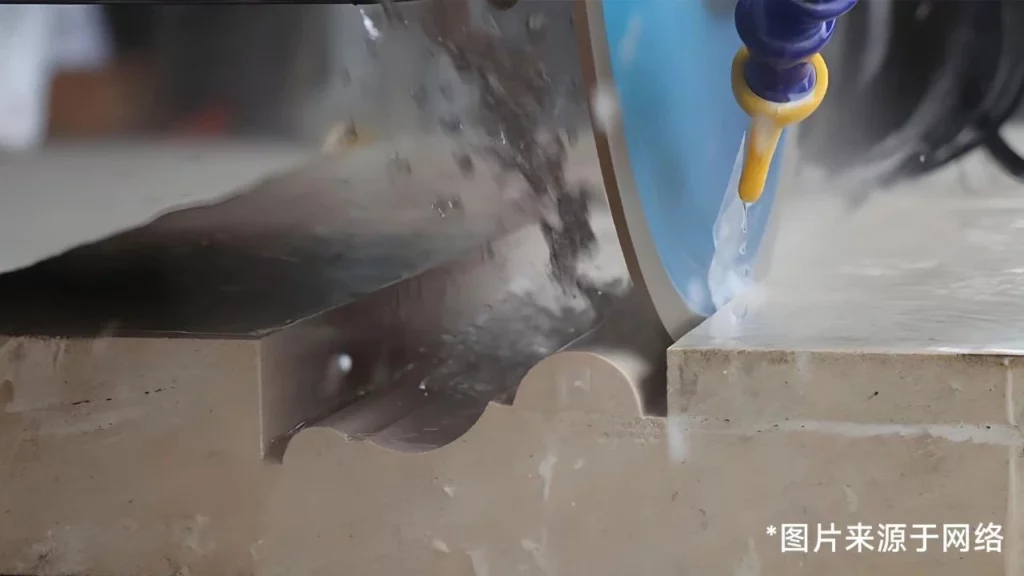 Máy cắt theo hình dạng phức tạp